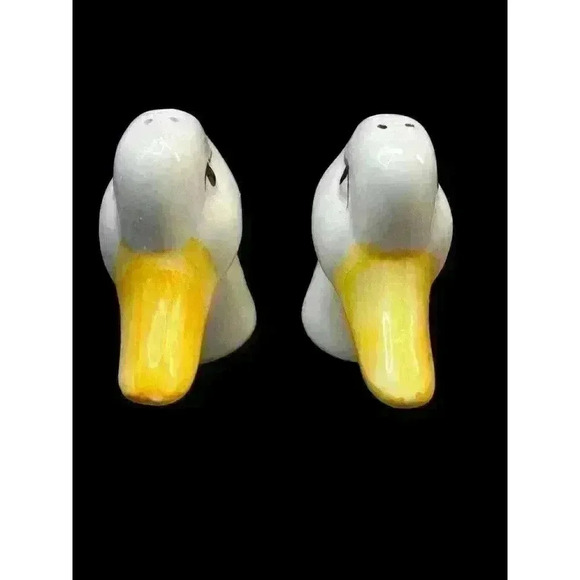 Vintage White Ceramic Cute, Quirky Duck Head Salt And Pepper Shakers - Picture 6 of 13